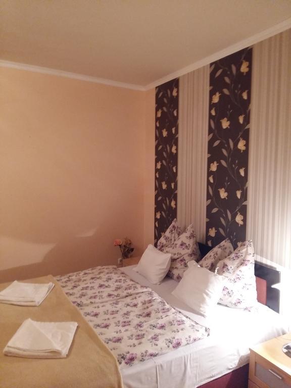 City Centre Apartment Дьєр Екстер'єр фото